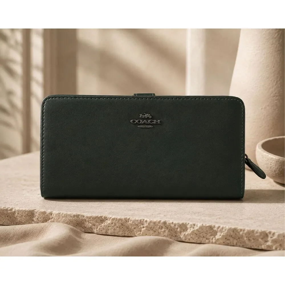 Nearly new Coach Dark Forest Green Leather Slim Zip Wallet Long Continental Wall